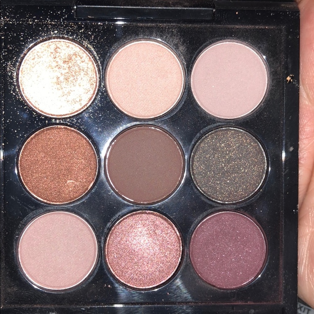 Mac cosmetic burgundy x Nine palette